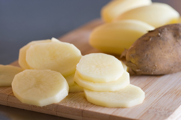 Cách làm kem tắm trắng từ khoai tây và sữa tươi