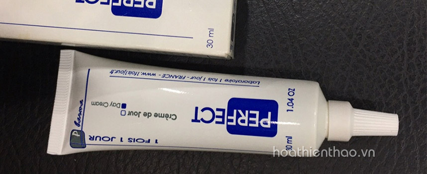 Tư vấn có nên dùng kem kiểm soát nhờn hay không - Hoa Thiên Thảo