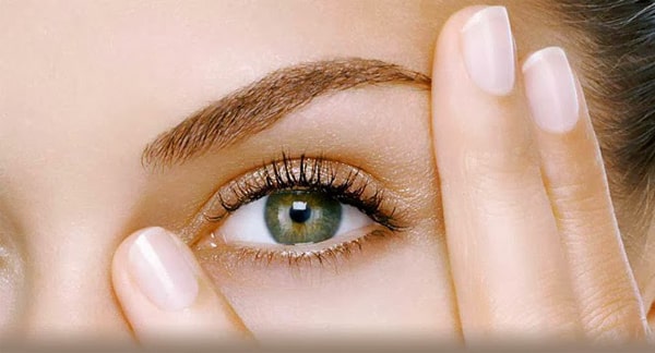 Fineline Primer RevitaLash giúp vùng da quanh mắt được căng mịn màng